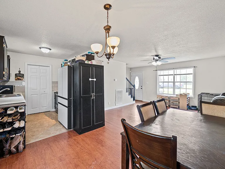 919 Van Buren Ave — Photo 7