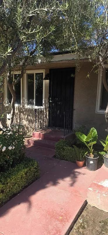 Studio, 650 sqft, $1,195 — Photo 1