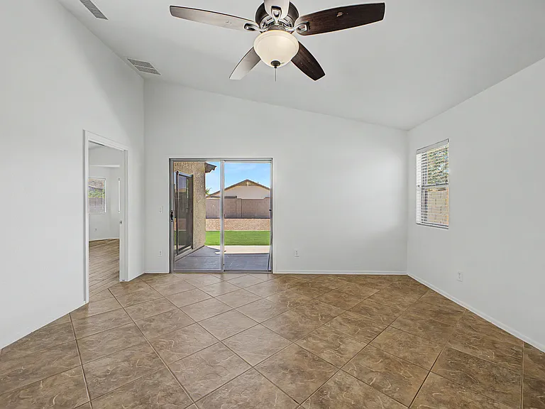 25875 W Saint Catherine Ave — Photo 7