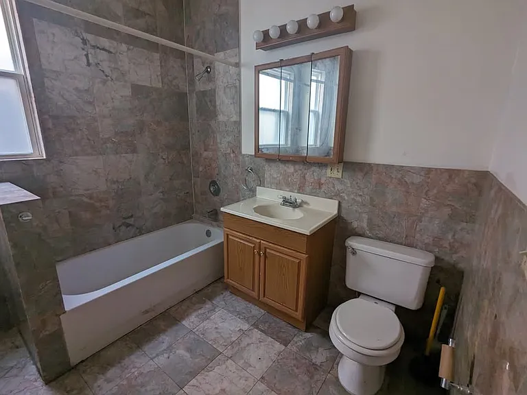 6215 S Eberhart Ave #2 — Photo 9