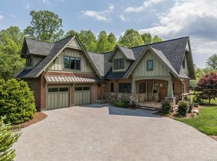 462 Skytop Farm Ln, Hendersonville, NC 28791