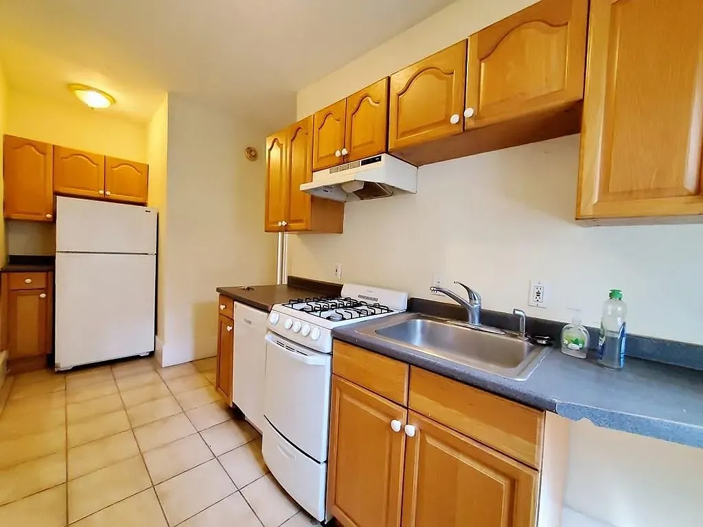 2 bed, 750 sqft, $3,050 — Photo 3