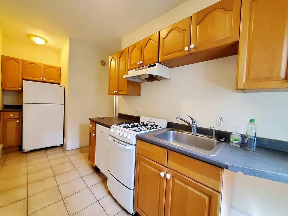 132 Oxford St #2A