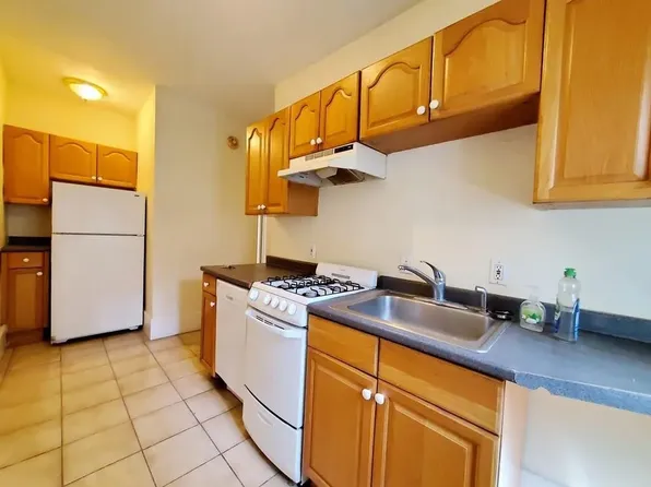132.5 Oxford St #2, Cambridge, MA 02138