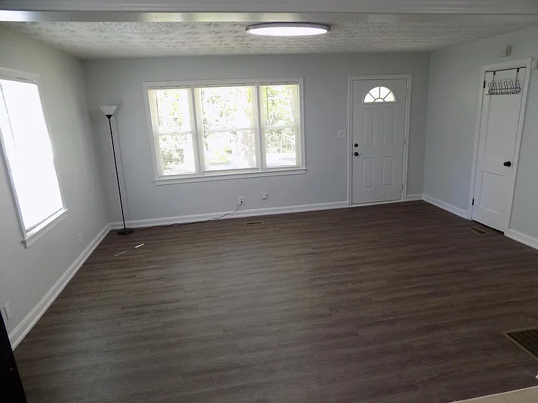 2169 Doris Dr — Photo 3