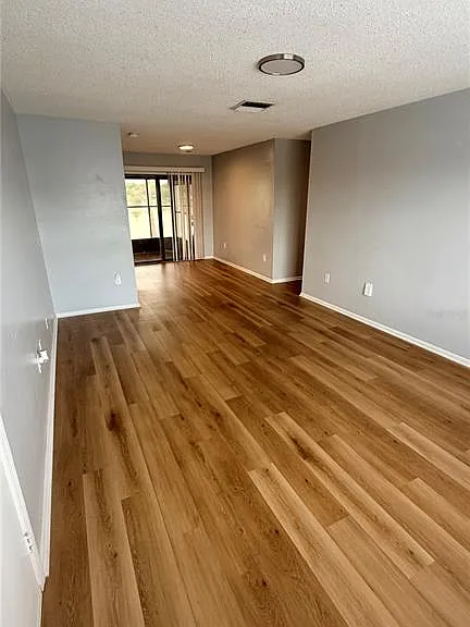 1920 E Edgewood Dr #I4 — Photo 3