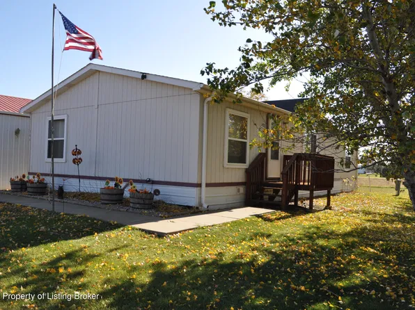 506 3rd St E, Lemmon, SD 57638