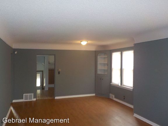 4th image of 440 Buckingham Ave