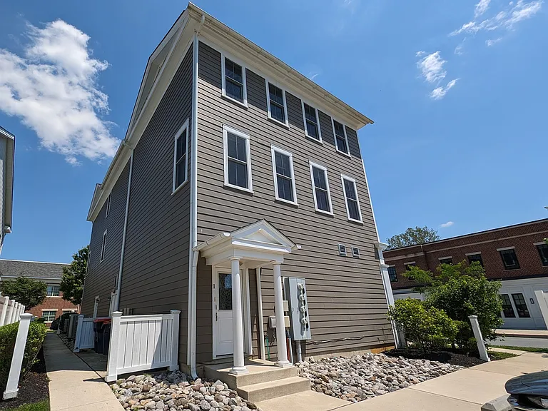801 Mapleton Ave #1 — Photo 3