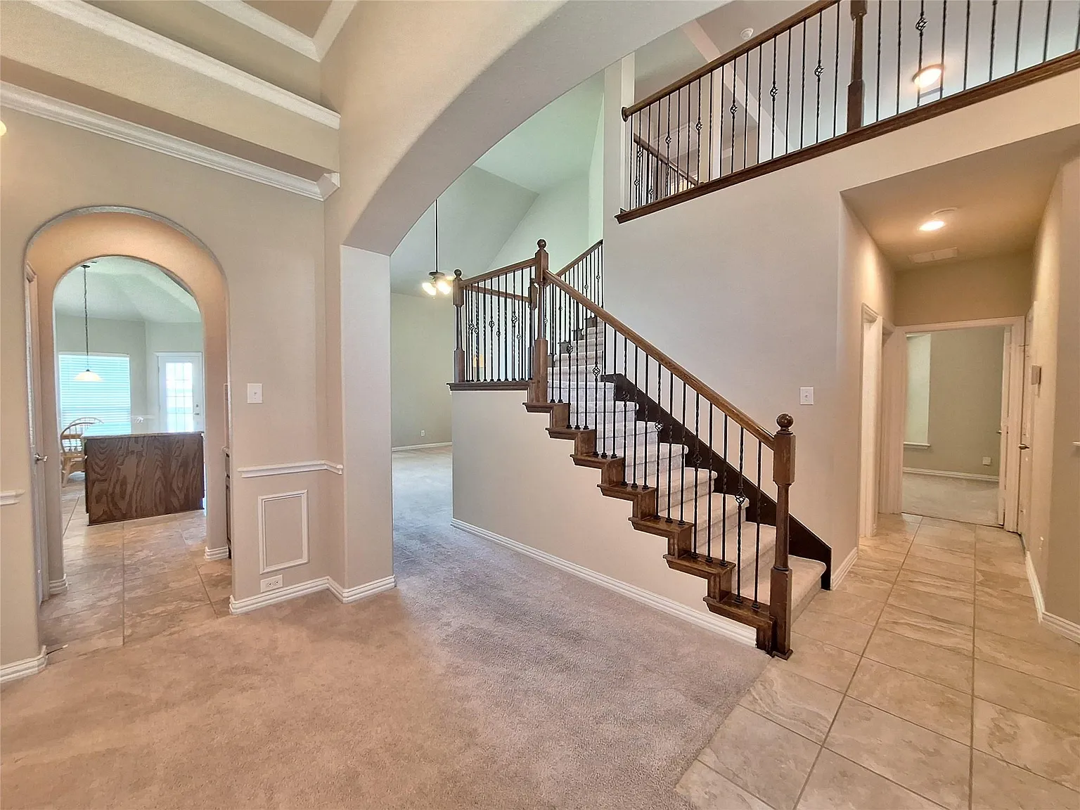 5 bed, 2685 sqft, $2,850 — Photo 2