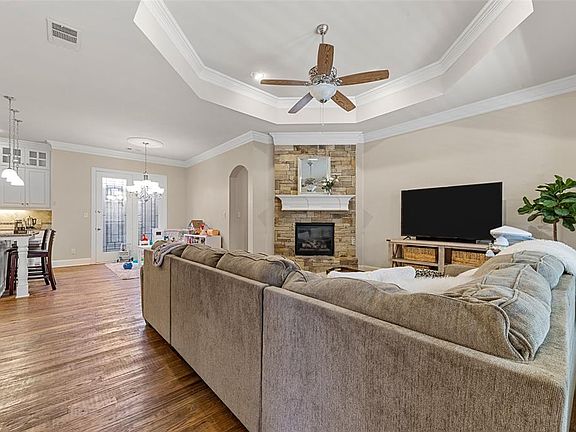 4th image of 704 Silver Lake Dr