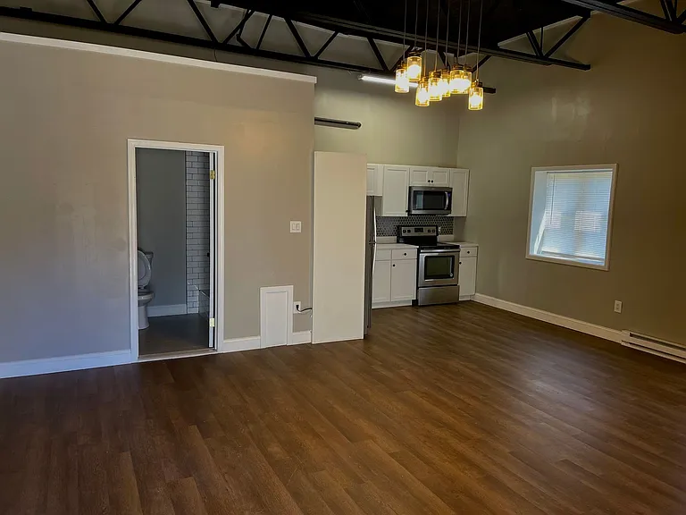 110 Railroad Ave — Photo 7