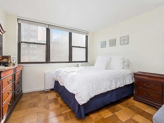 3rd image of 225 E 36th St APT 4H