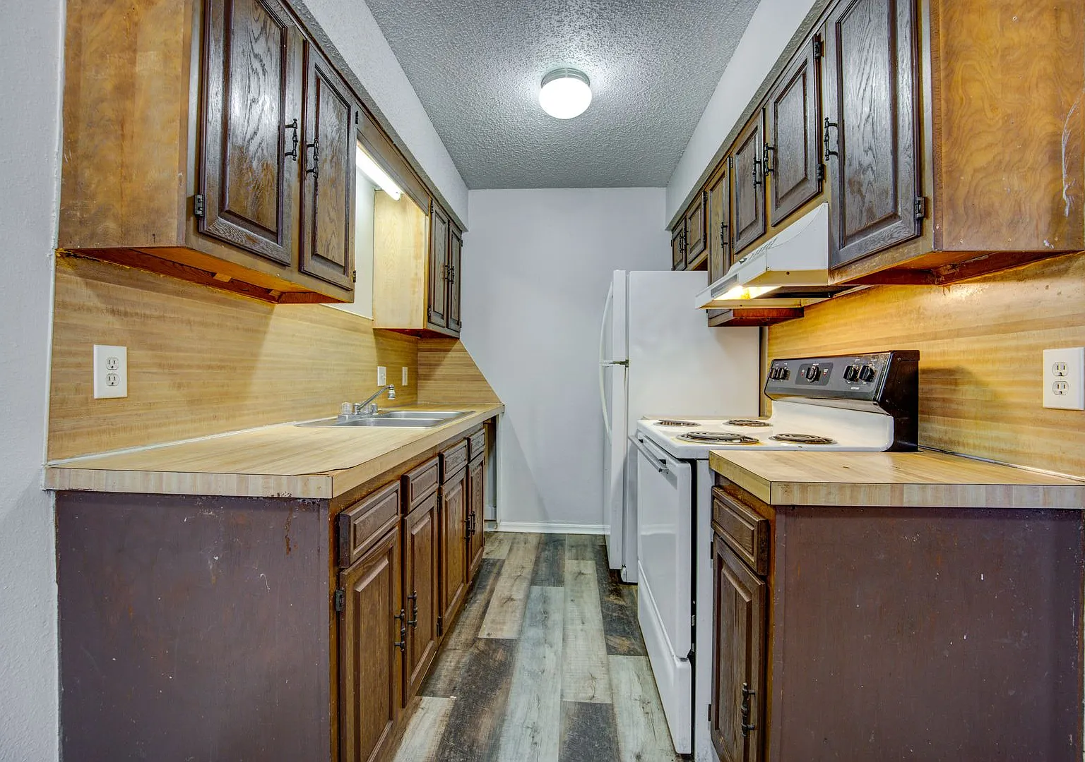 The Oak: 1 & 2 Bedroom Apartments — Photo 4