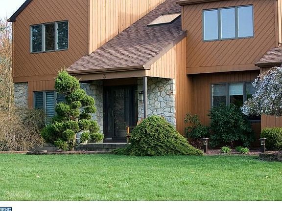2nd image of 3 Monroe Dr