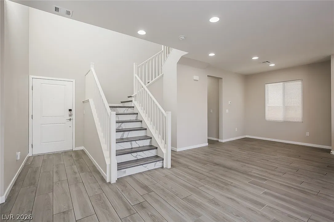 3 bed, 2.5 bath, 1808 sqft, $2,400 — Photo 3