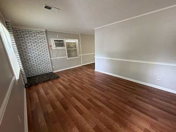 4th image of 3781 Barron Ave