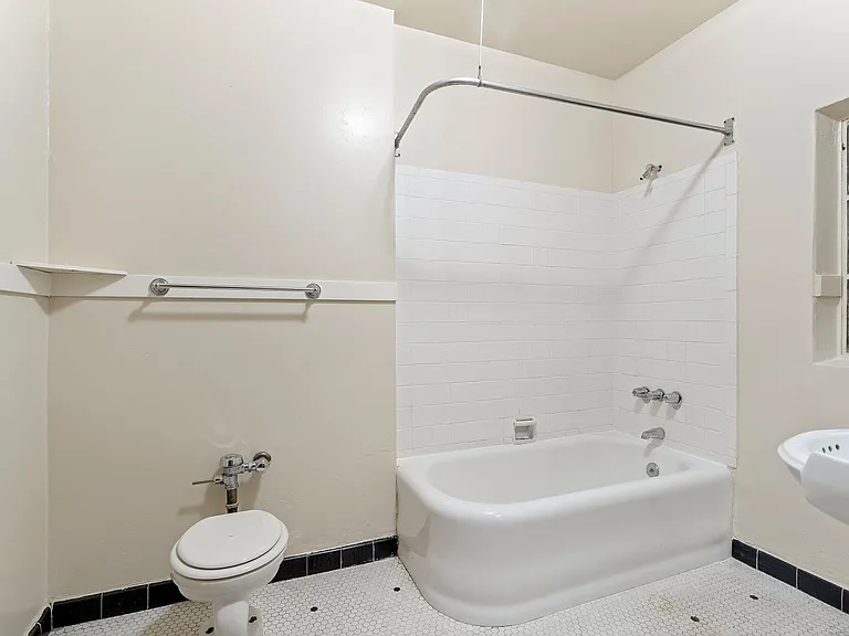 540 Alcatraz Ave. — Photo 10
