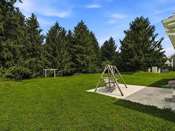 3rd image of 2748 Gateway AVENUE