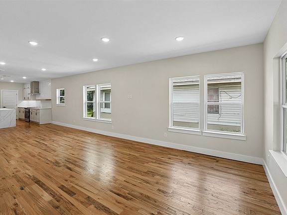 4th image of 627 S Willomet Ave