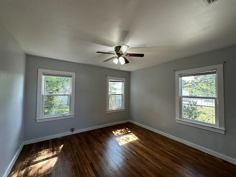 208 N Bowie St — Photo 10