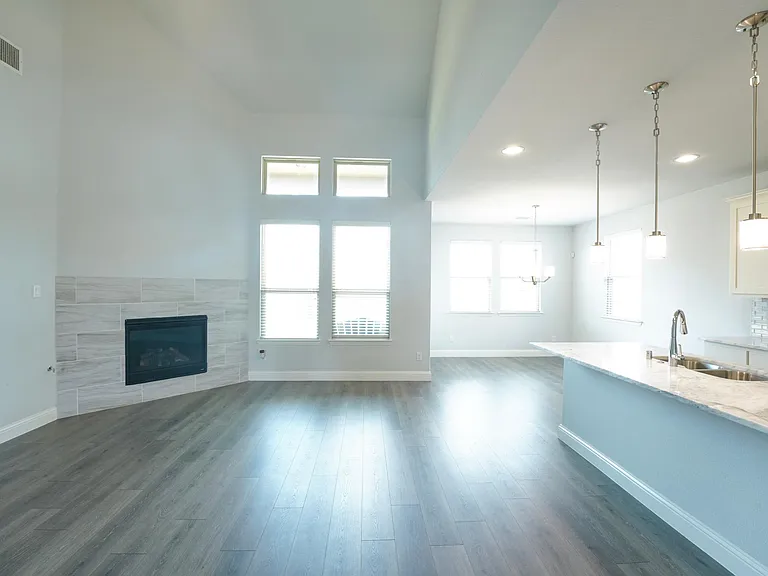 3324 Wildwood Dr — Photo 4
