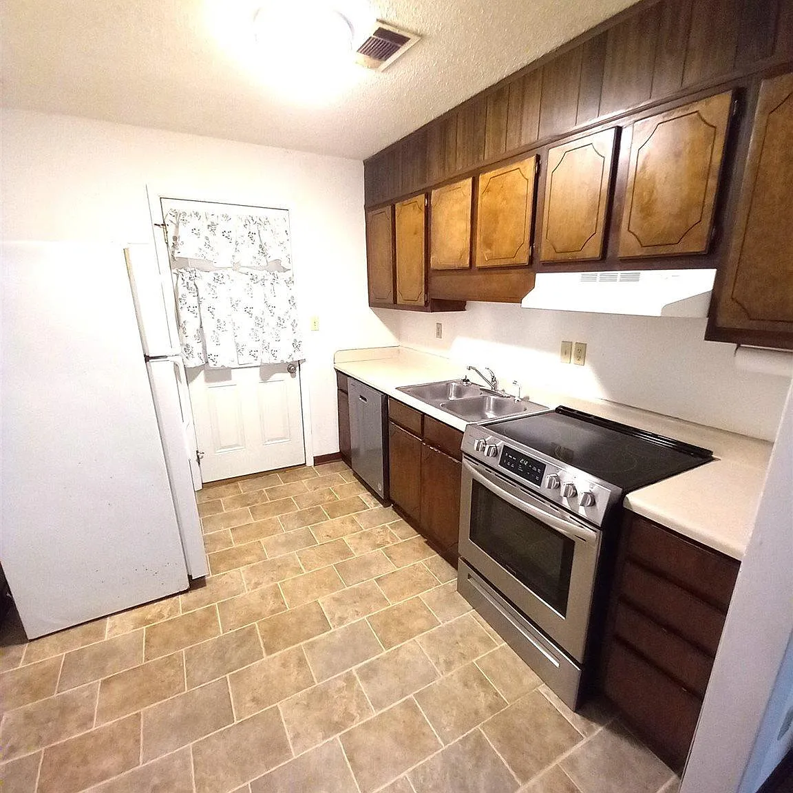 2 bed, 762 sqft, $995 — Photo 3