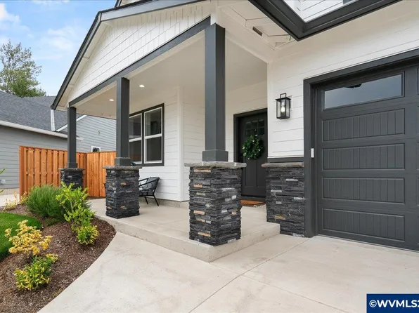 625 Parker Loop, Silverton, OR 97381