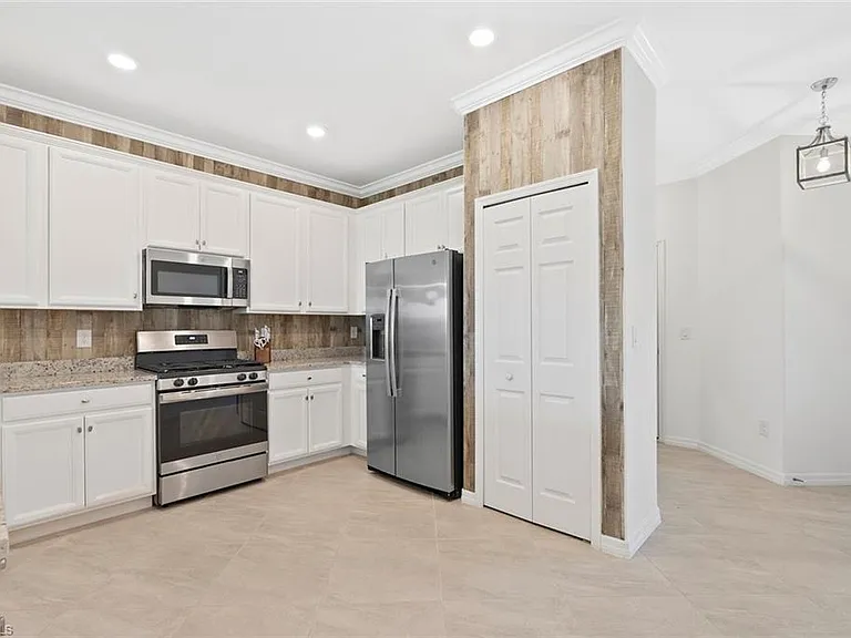 17829 Woodland Ct — Photo 11