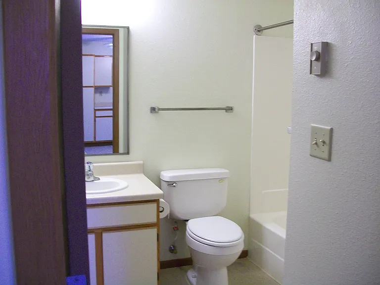 910 Hillside Ave SW #2 — Photo 5