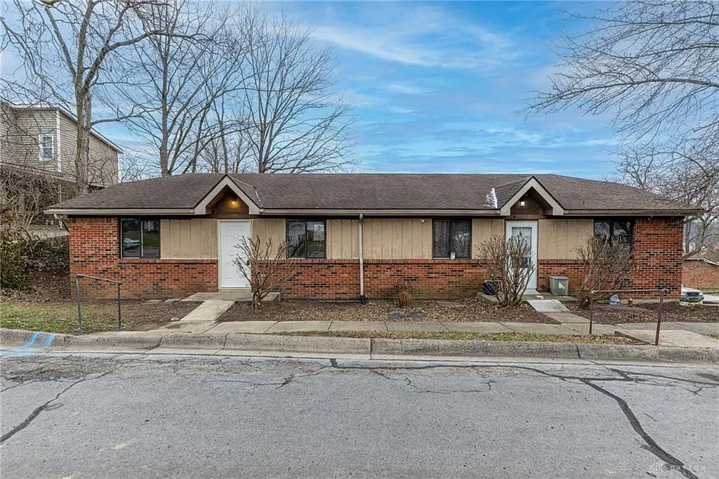 2 bed, 1.0 bath, 8632 sqft, $1,250 — Photo 1