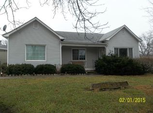 720 Pleasant St, Tonganoxie, KS 66086