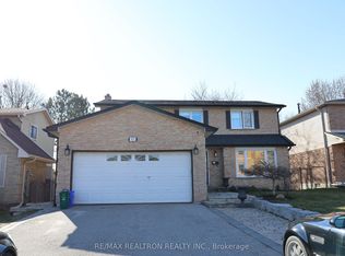 855 Arnold Cres, Newmarket, ON L3Y2E4