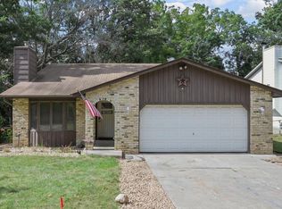 345 Dartmoor Rd, Mahtomedi, MN 55115
