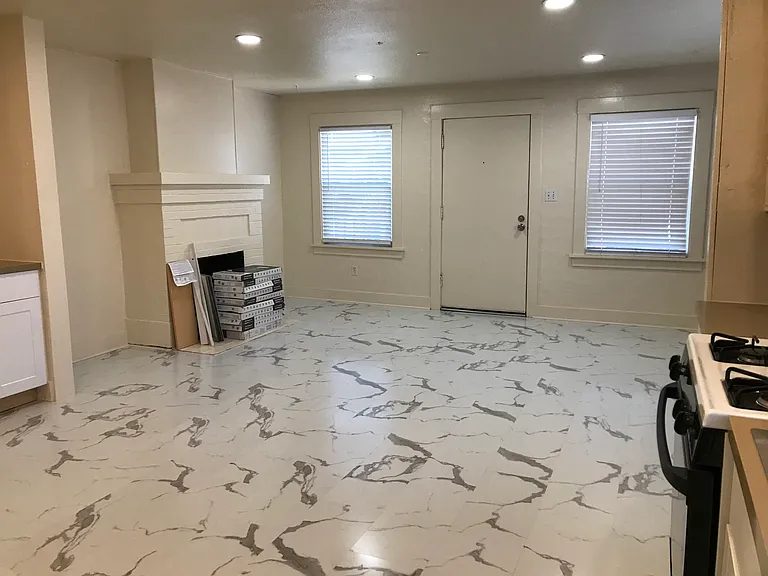 703 Adams St — Photo 3