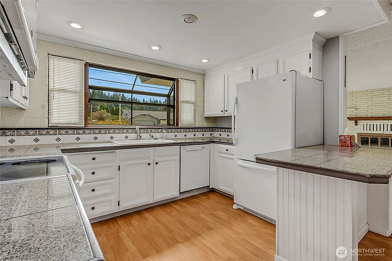5th image of 415 R Street NE