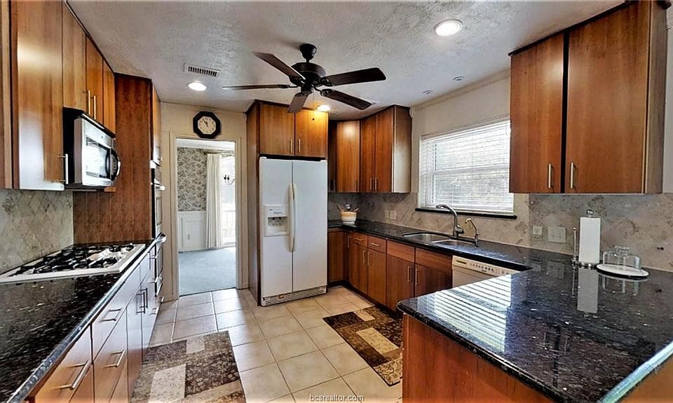 1st image of 1044 Rose Cir