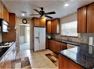 1044 Rose Cir, College Station, TX 77840