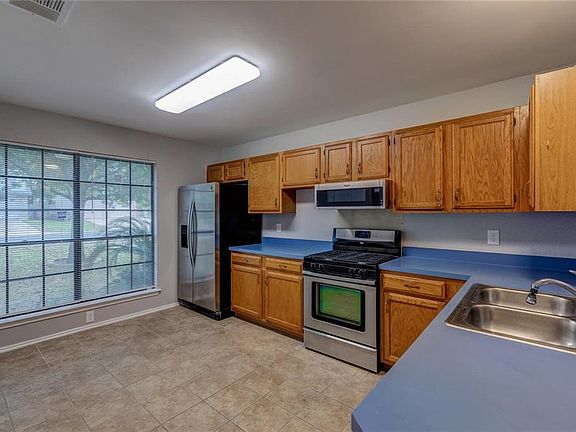 5th image of 12324 Yarmont Way