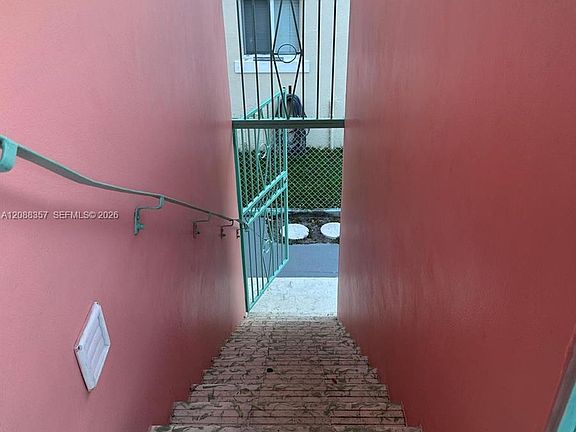 5th image of 822 SW 6th St #1