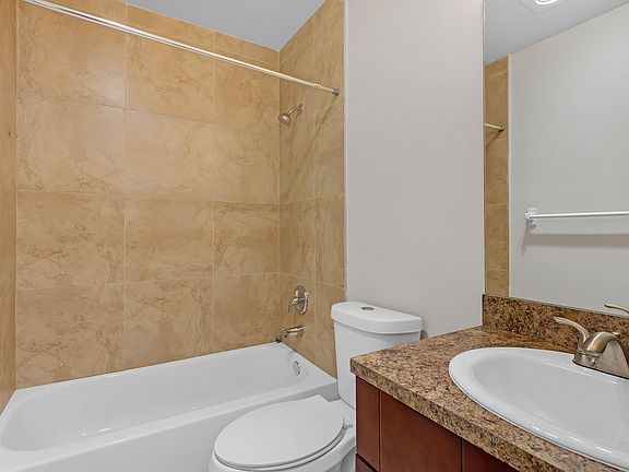 5th image of 520 NE 45th St APT 4