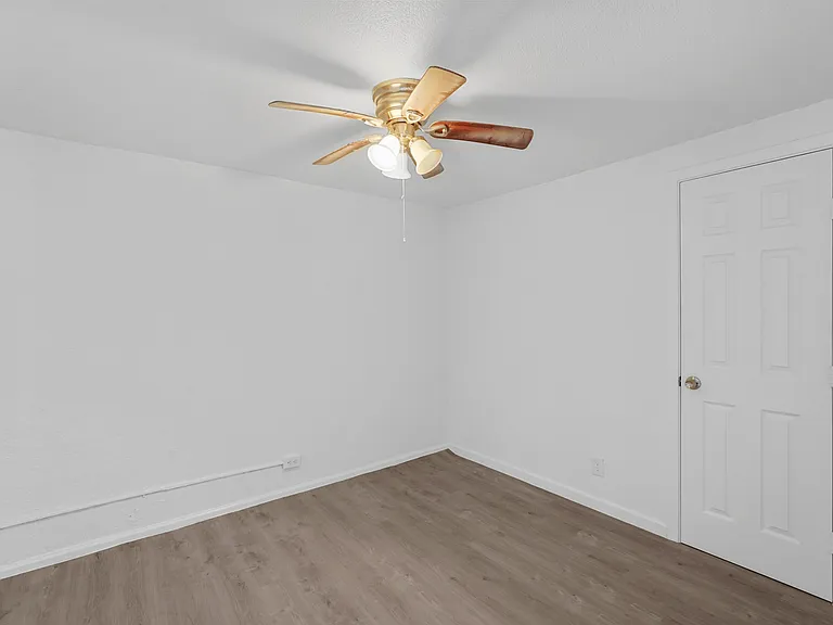 120 E Monterey St #120 — Photo 10