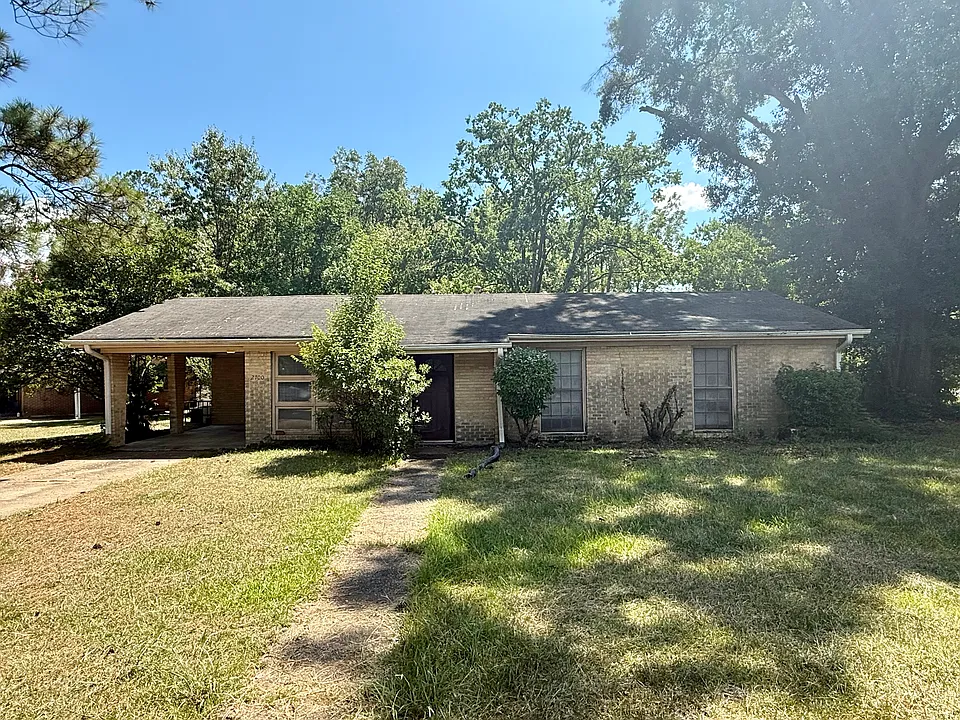 2700 Green Oaks Dr