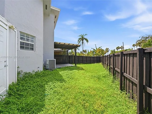 902 SW 8th Pl — Photo 8