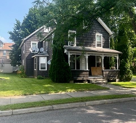 2nd image of 25 Amsbry St #1