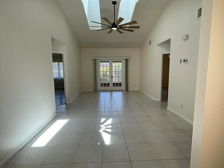 613 Manatee Dr — Photo 6