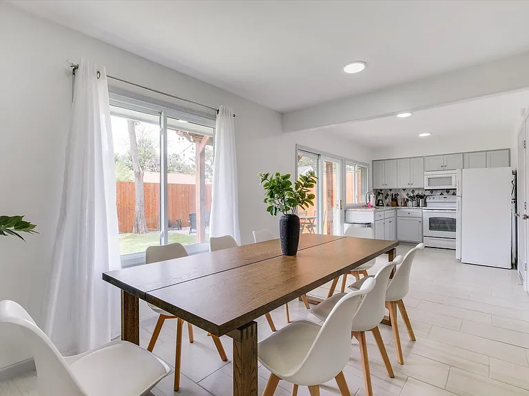 2412 Pebblebrook Trl — Photo 12