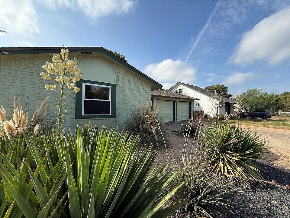 1st image of 411 Buckboard Blvd