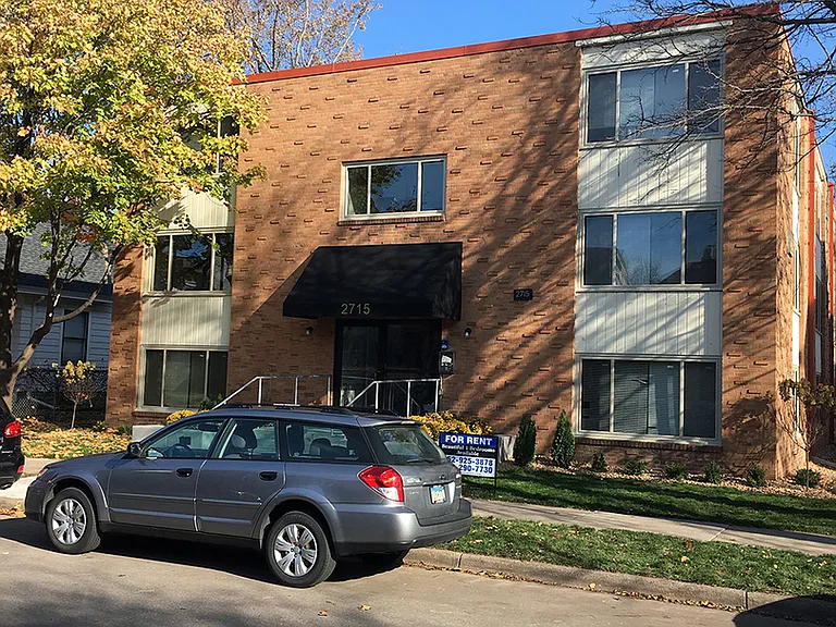 2715 Dupont Ave S — Photo 4
