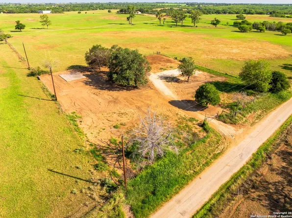 2562 COUNTY ROAD 104 LOT 7, Floresville, TX 78114